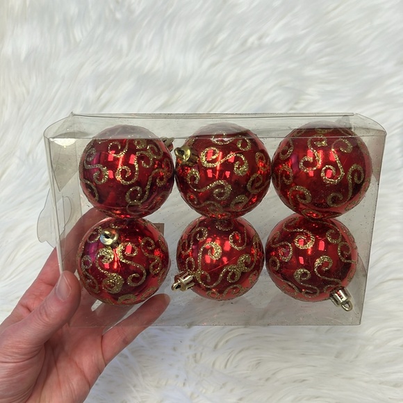 ๐ Must Bundle ๐ Red and Gold Holiday Ornaments (Set of 6) - Picture 7 of 10